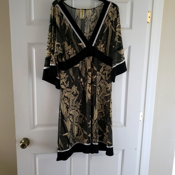 Women's Bohemian Syle Dress - Picture 1 of 5